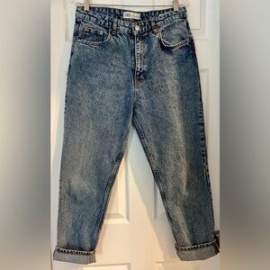 Zara The 90’s Mom Fit woman jeans, Size 10